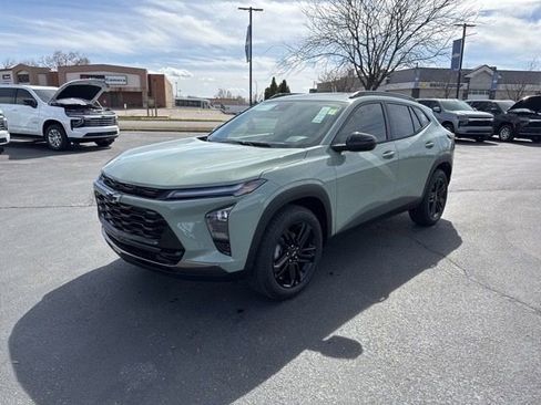 New 2026 Chevrolet Trax ACTIV w/ Sunroof Package FWD image 3