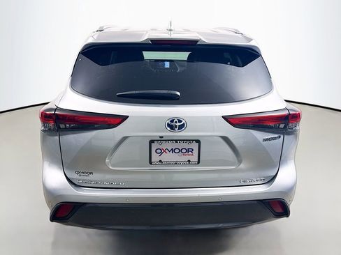 Used 2022 Toyota Highlander Limited FWD image 6