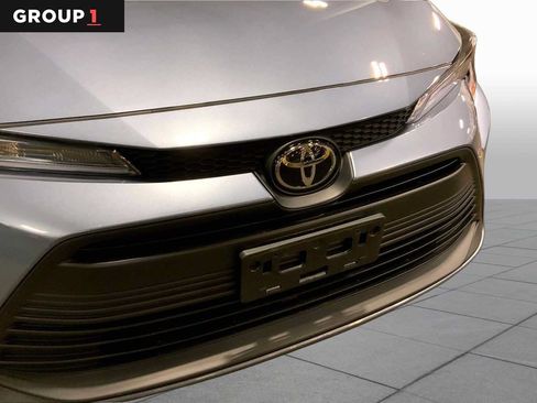 Used 2025 Toyota Corolla LE w/ LE Premium Package FWD image 30