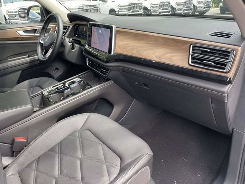 Used 2025 Volkswagen Atlas SE AWD/4WD image 10