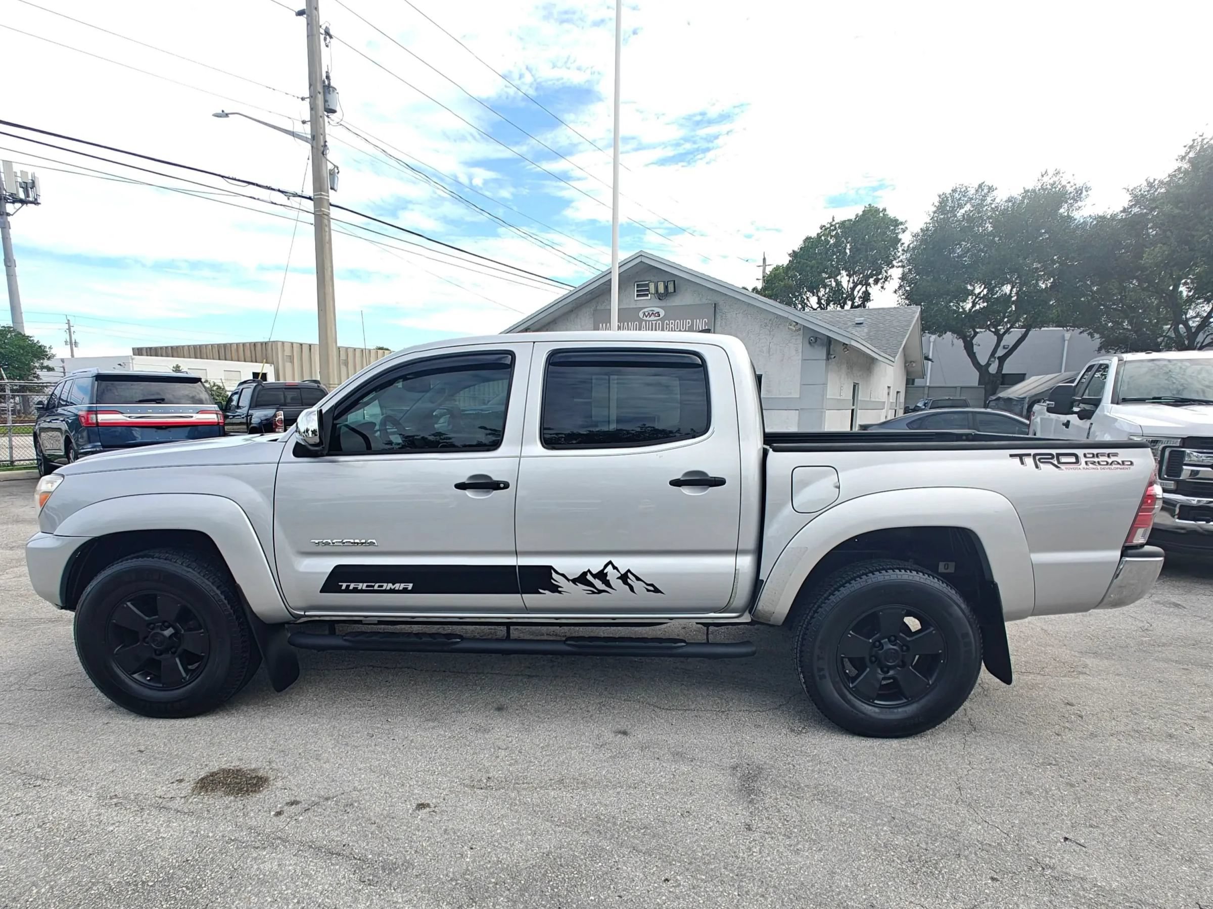 Used 2012 Toyota Tacoma PreRunner w/ SR5 Pkg RWD image 4
