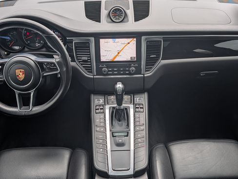 Used 2018 Porsche Macan Turbo w/ Premium Package Plus image 9