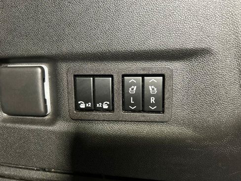 Used 2023 GMC Yukon XL AT4 w/ AT4 Premium Plus Package AWD/4WD image 25