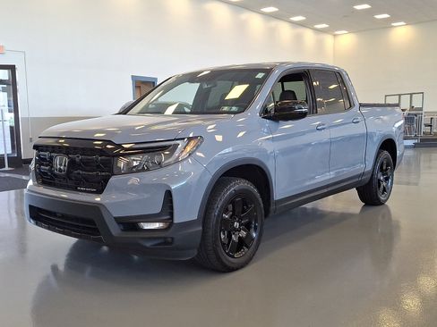 Used 2025 Honda Ridgeline Black Edition image 3