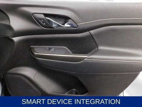 Used 2023 GMC Acadia SLT image 41