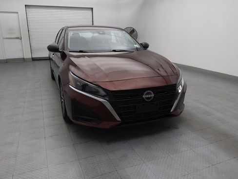 Used 2024 Nissan Altima 2.5 SV image 14