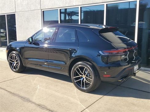 Used 2025 Porsche Macan image 3