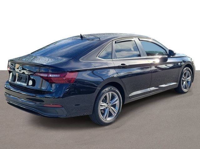 Certified 2023 Volkswagen Jetta SE w/ Panoramic Sunroof Package FWD image 4