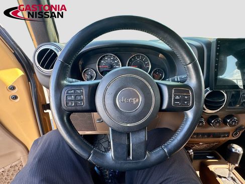 Used 2013 Jeep Wrangler Unlimited Sahara w/ Connectivity Group AWD/4WD image 14