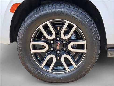 Used 2023 GMC Yukon AT4 AWD/4WD image 25