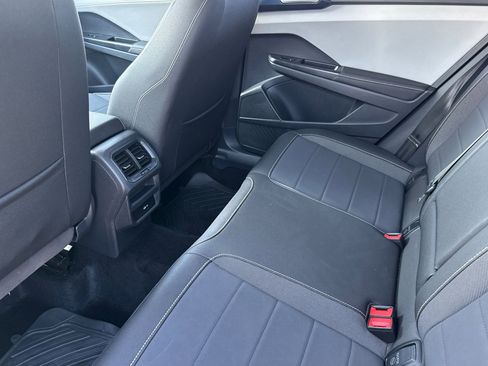 Used 2024 Volkswagen Taos SE image 27