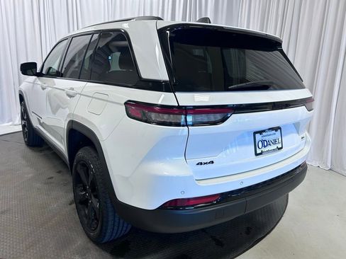 Used 2022 Jeep Grand Cherokee Altitude image 26