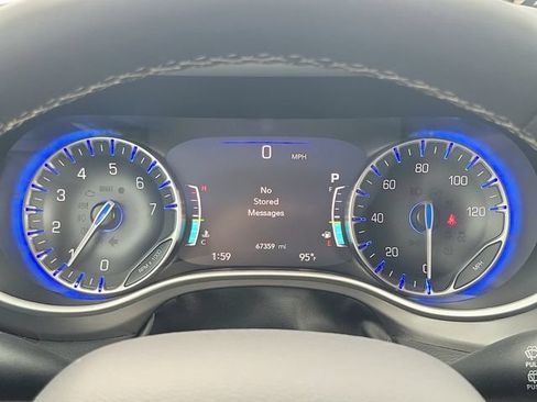 Used 2024 Chrysler Pacifica Touring-L FWD image 23