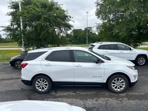 Used 2019 Chevrolet Equinox LT w/ LPO, Blackout Package FWD image 2