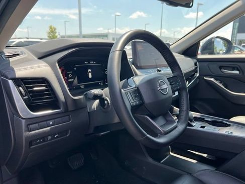 Used 2026 Nissan Rogue SL FWD image 9