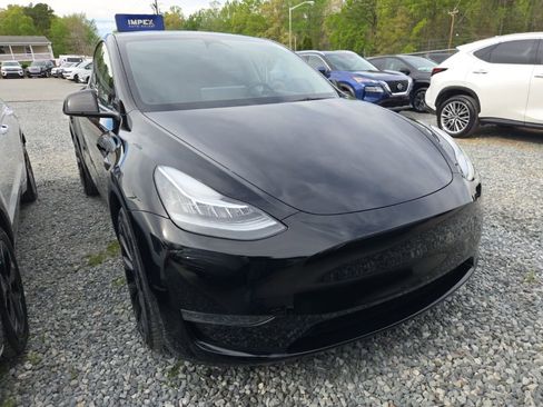 Used 2023 Tesla Model Y Long Range image 2