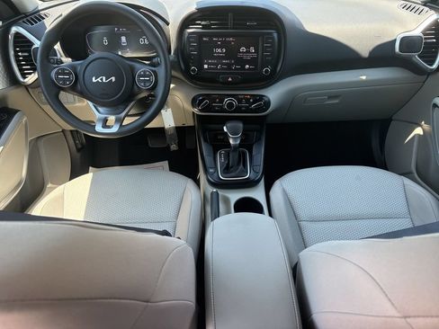 Used 2024 Kia Soul LX w/ Option Group 015 FWD image 17