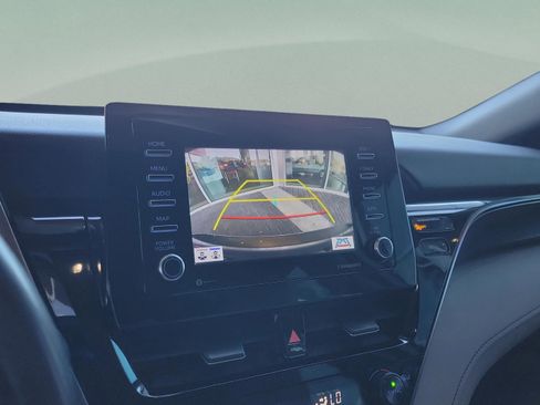 Used 2023 Toyota Camry SE image 14