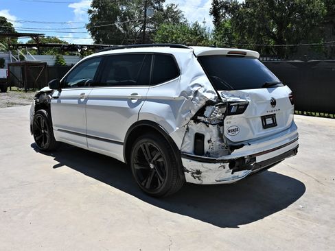Used 2024 Volkswagen Tiguan SE R-Line FWD image 4