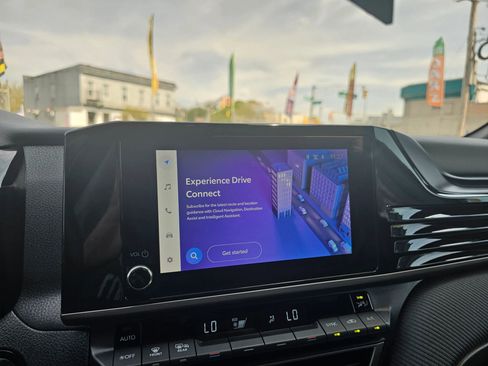 Used 2025 Toyota Camry SE w/ Convenience Package image 22