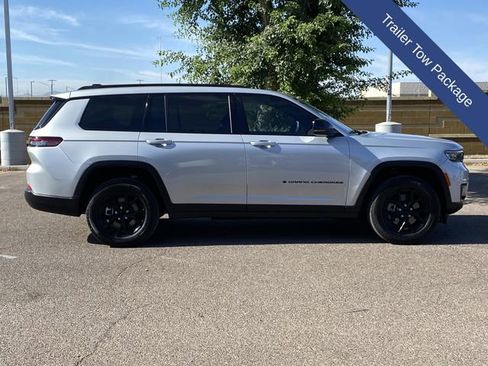 Used 2025 Jeep Grand Cherokee L Laredo AWD/4WD image 8
