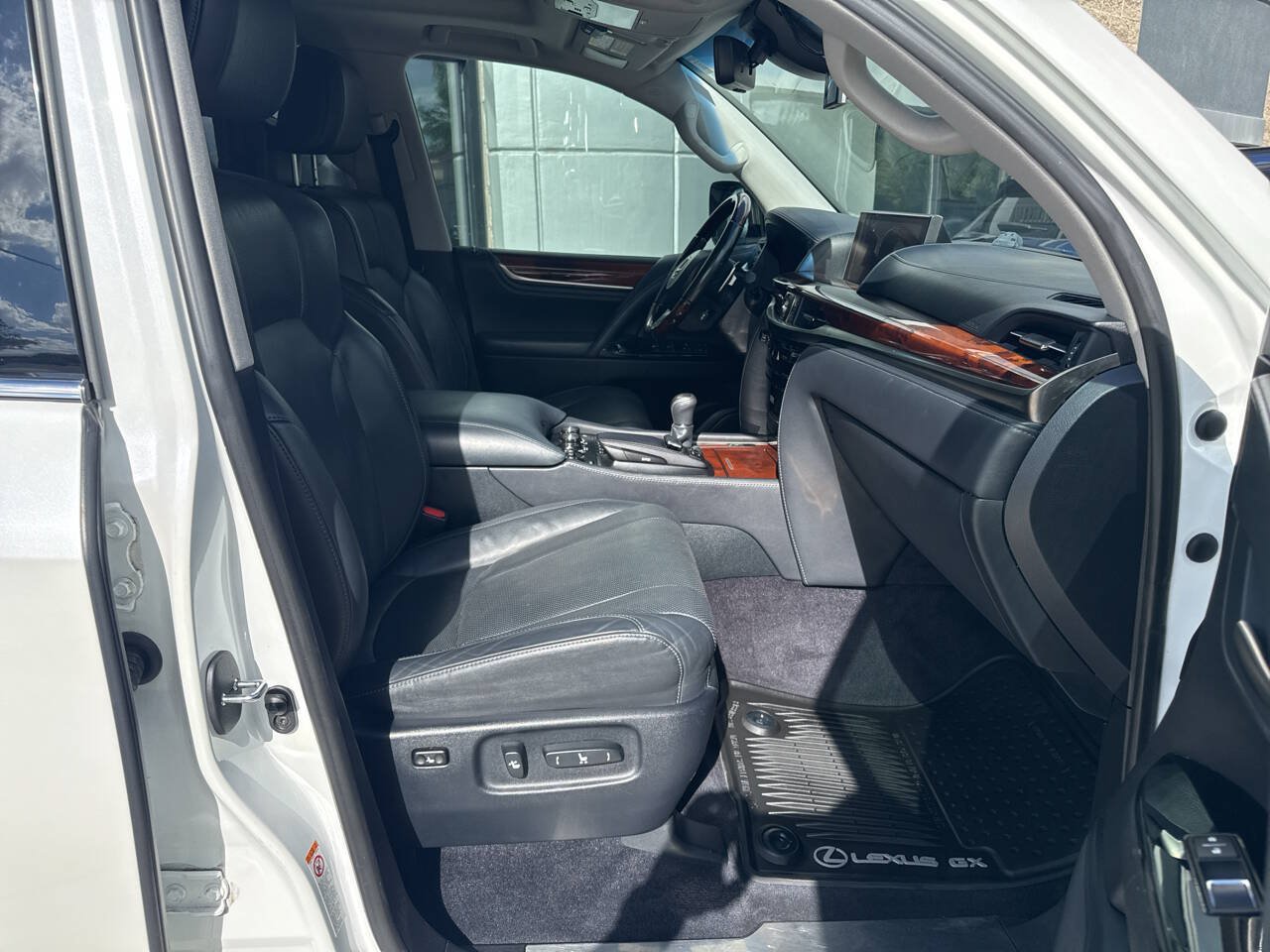Used 2017 Lexus LX 570 4WD image 6