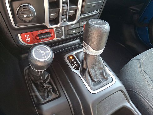 Used 2025 Jeep Gladiator Sport AWD/4WD image 15