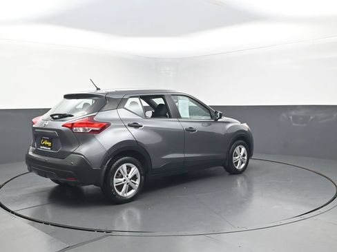 Used 2020 Nissan Kicks S FWD image 3