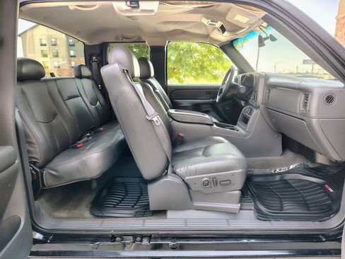 Used 2004 Chevrolet Silverado 2500 LT w/ Skid Plate Package AWD/4WD image 21