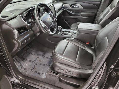 Used 2023 Chevrolet Traverse LT w/ Rear Camera Mirror Package image 9