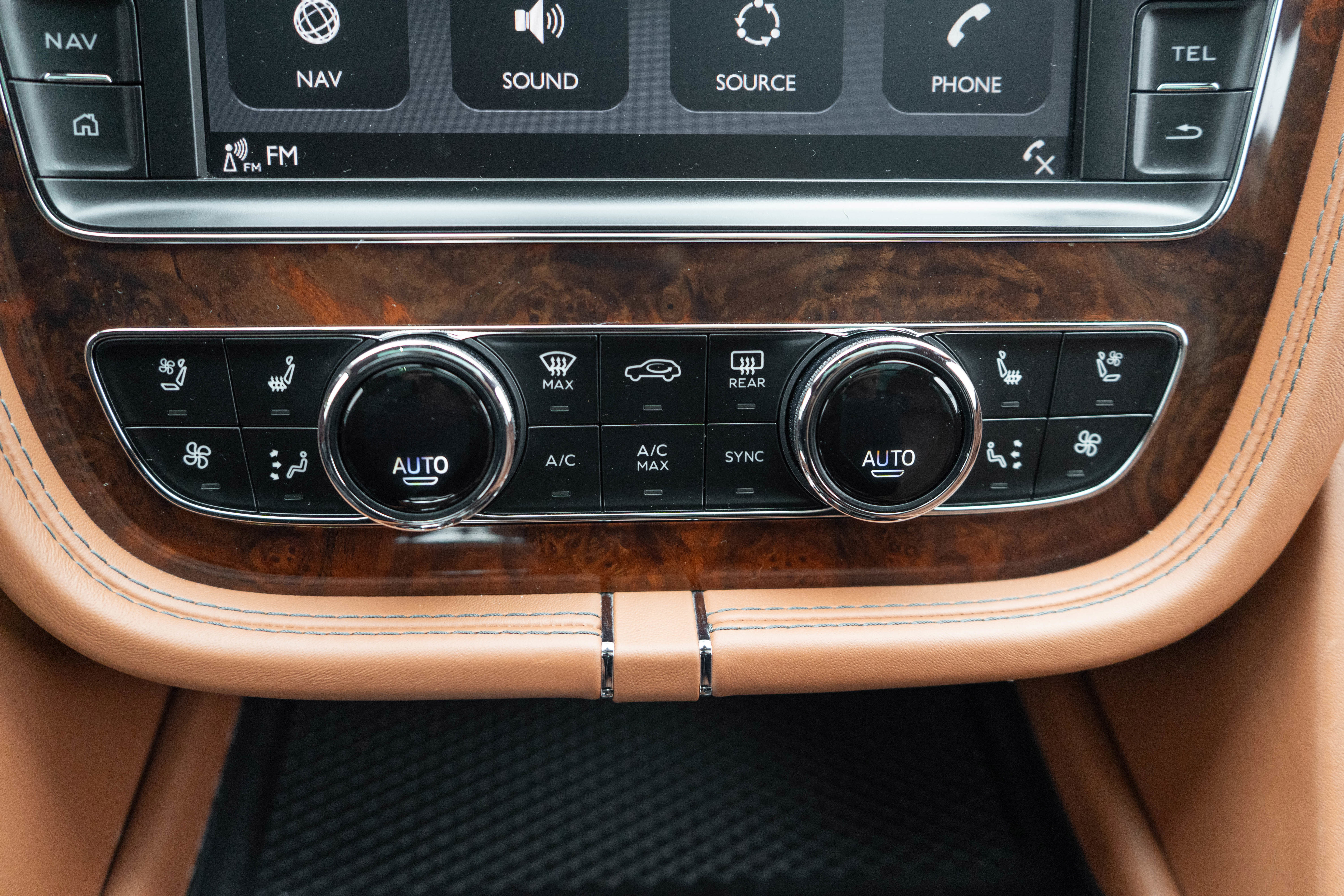Used 2017 Bentley Bentayga AWD/4WD image 25