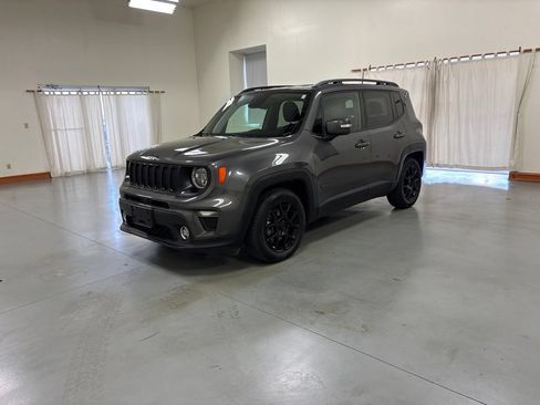 Used 2020 Jeep Renegade Altitude FWD image 4