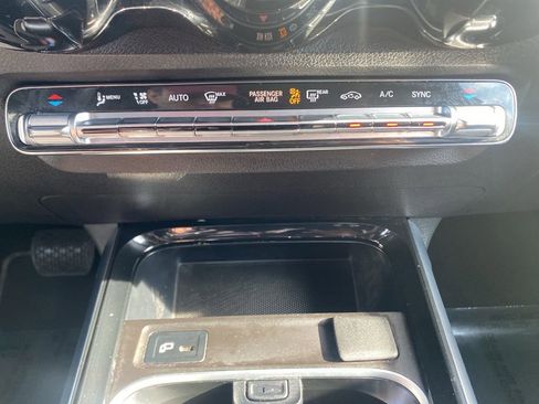 Used 2023 Mercedes-Benz GLB 250 4MATIC image 29