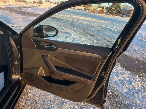 Used 2024 Volkswagen Jetta SE w/ Panoramic Sunroof Package image 24