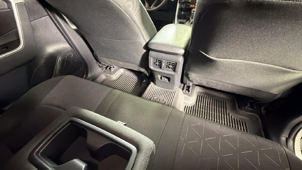 Used 2025 Toyota RAV4 XLE w/ Convenience Package FWD image 31