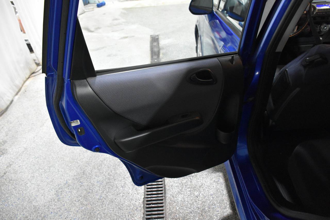 Used 2007 Honda Fit Sport image 37