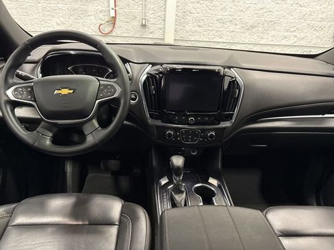 Used 2023 Chevrolet Traverse LT w/ Rear Camera Mirror Package image 12