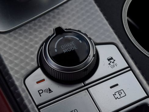 Used 2022 Genesis G70 3.3T Launch Edition RWD image 13