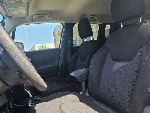 Used 2023 Jeep Renegade Latitude AWD/4WD image 9