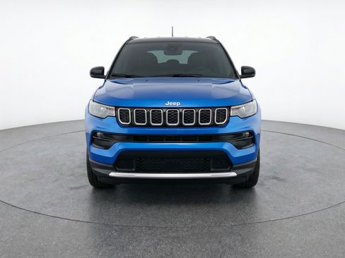 Used 2025 Jeep Compass Limited AWD/4WD image 2