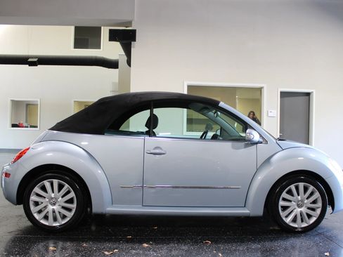 Used 2010 Volkswagen Beetle Convertible FWD image 2