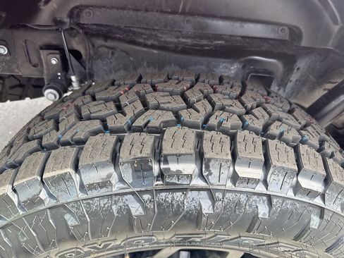 Used 2022 Jeep Gladiator Willys image 10