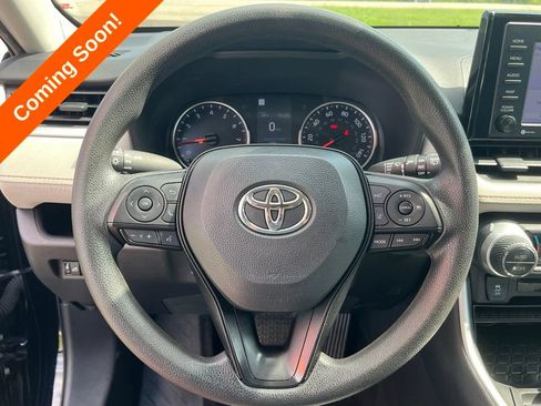Used 2022 Toyota RAV4 XLE AWD/4WD image 18