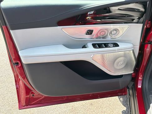 New 2026 Lincoln Nautilus Reserve AWD/4WD image 11