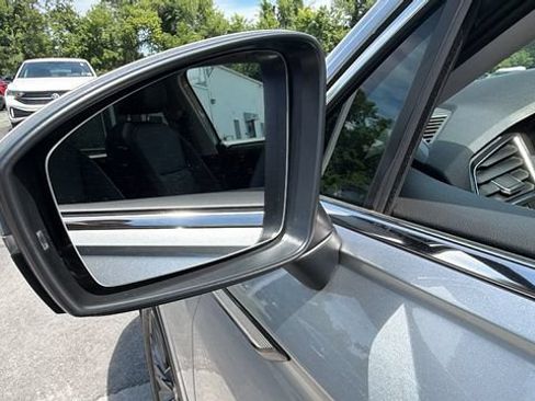 Used 2023 Volkswagen Tiguan SE w/ Panoramic Sunroof Package AWD/4WD image 16