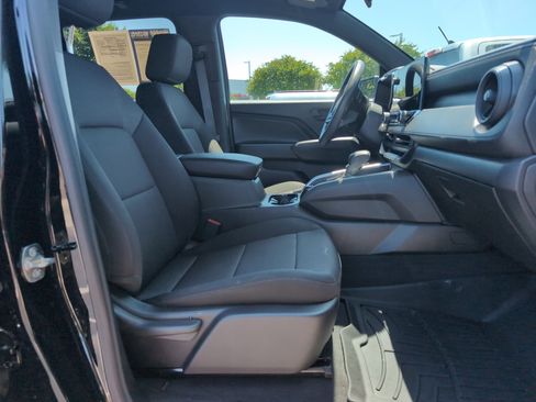 Used 2025 Chevrolet Colorado W/T AWD/4WD image 32
