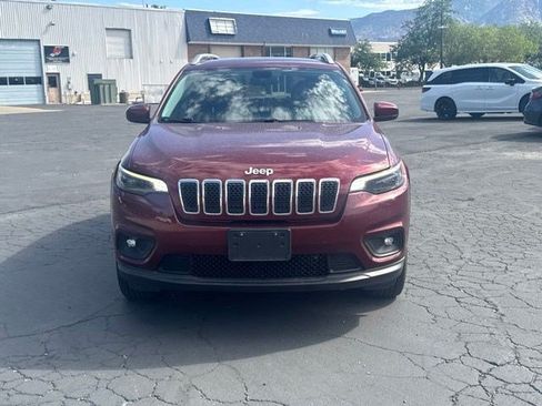 Used 2019 Jeep Cherokee Latitude Plus AWD/4WD image 2