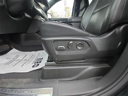 Used 2024 GMC Yukon XL Denali image 12