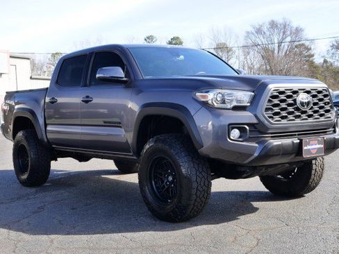 Used 2020 Toyota Tacoma TRD Off-Road w/ Technology Package image 4