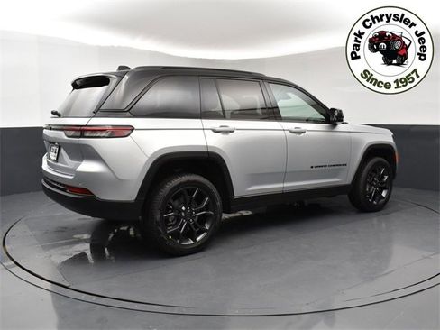 New 2025 Jeep Grand Cherokee Limited image 6